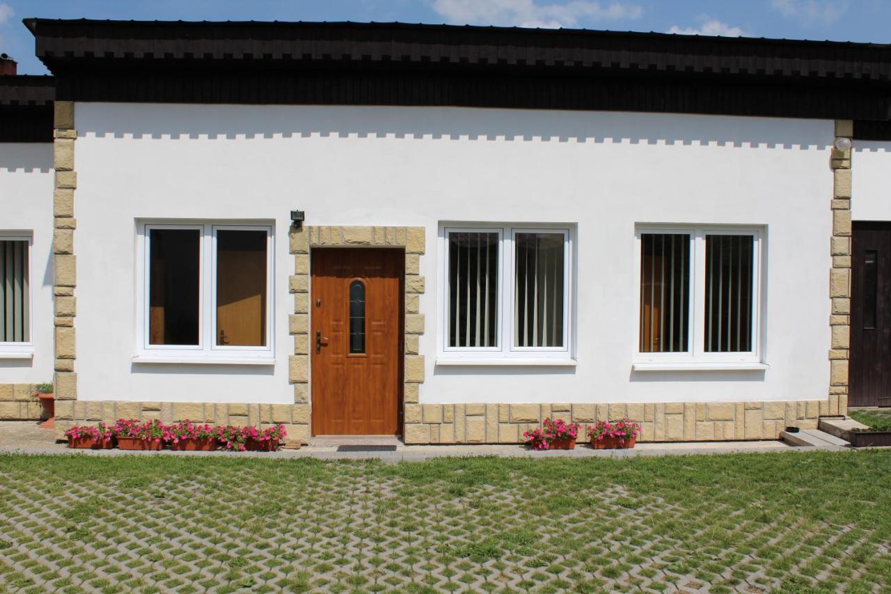 Privat Agnesa Hotel Зуберец Екстериор снимка